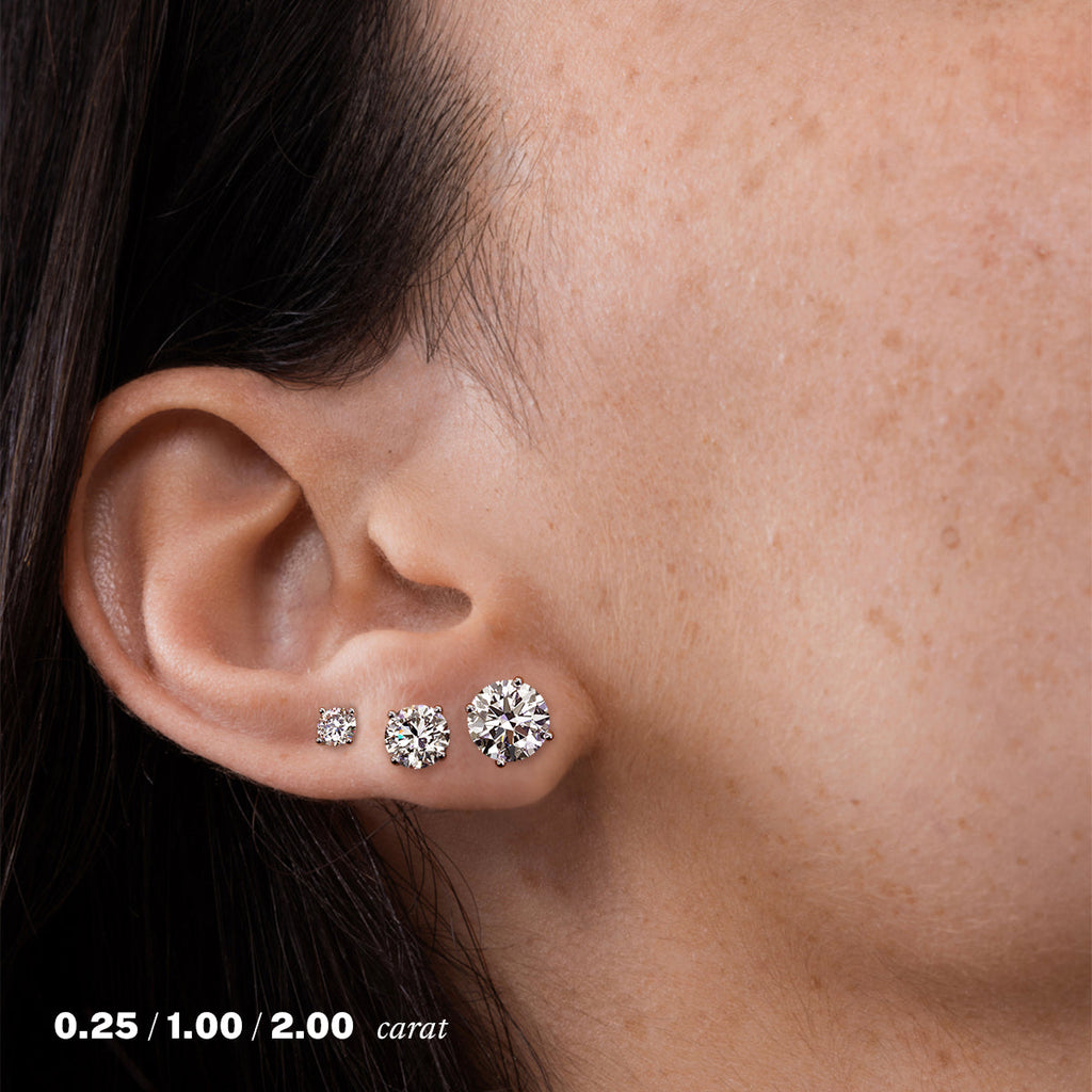 עגילי יהלומים סטאד צמוד לאוזן עגול טבעי זהב לבן 14K על אוזן אישה