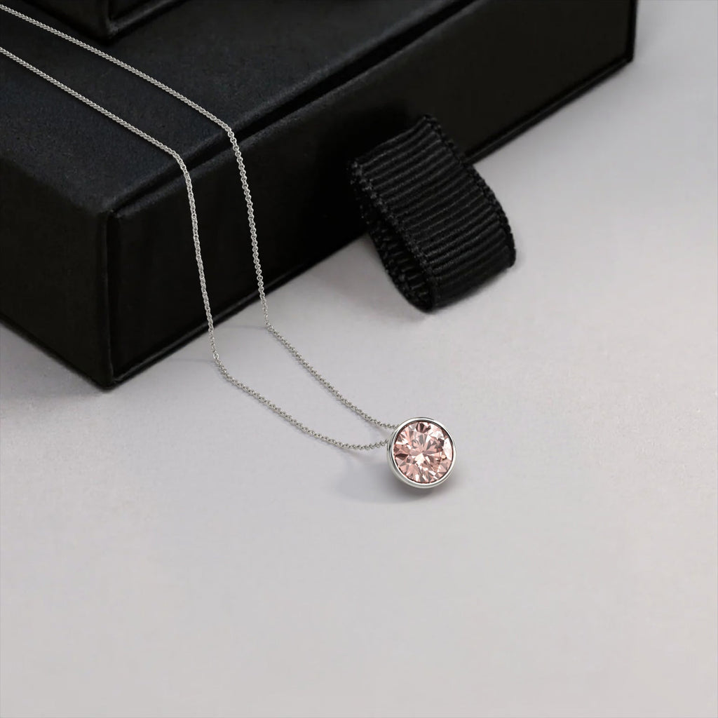 יהלום ורוד עגול בשרשרת קלאסית בזהב לבן