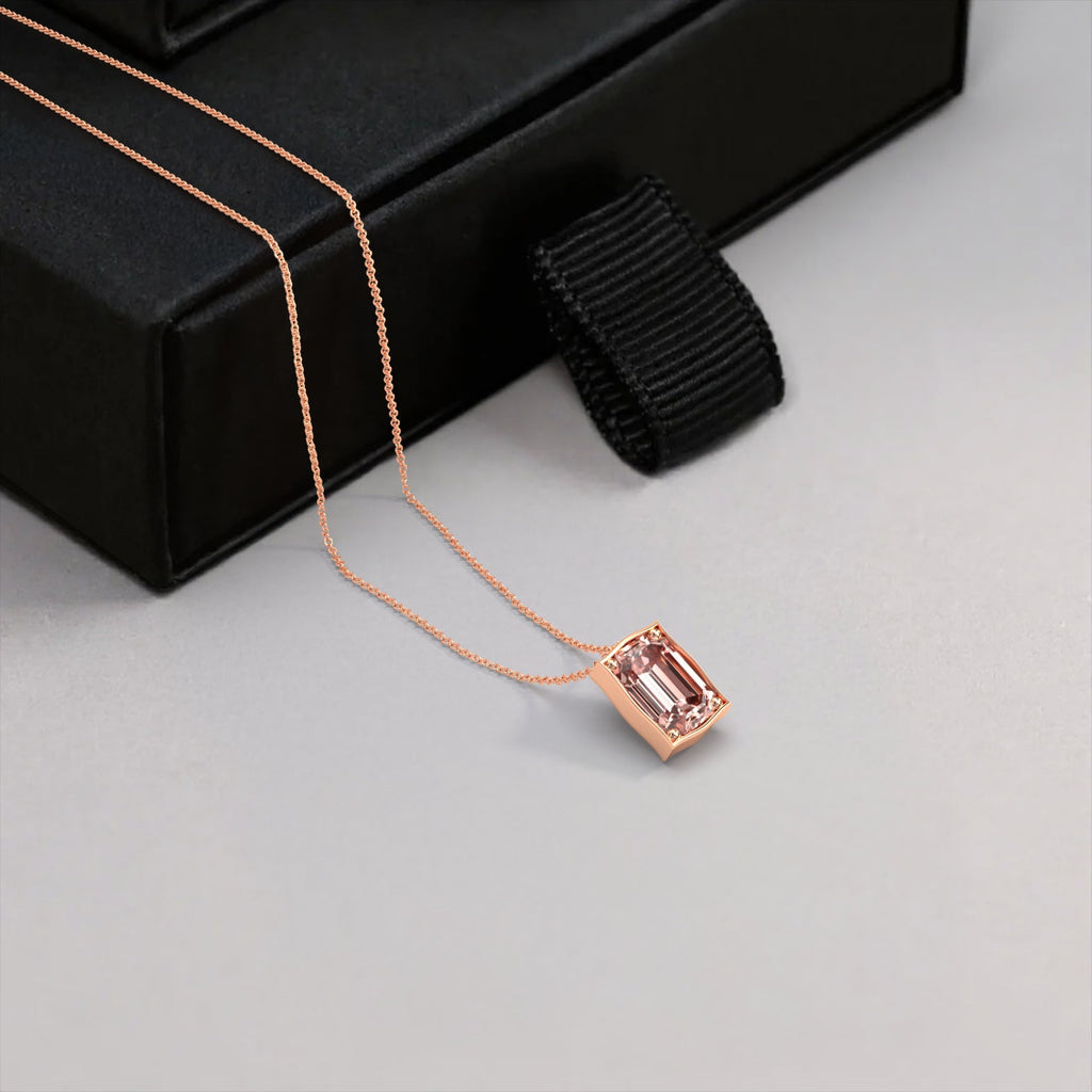 יהלום ורוד אמרלד בשרשרת קלאסית בזהב ורוד