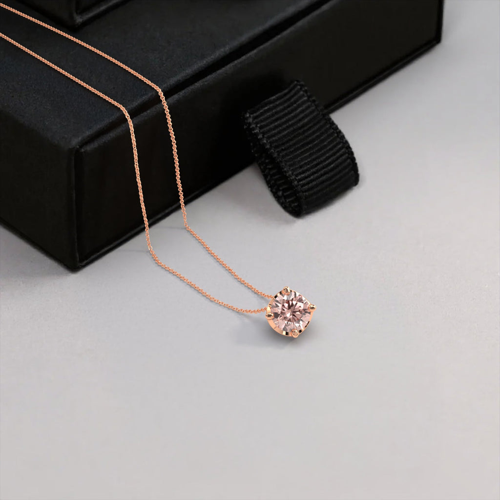 יהלום ורוד עגול בשרשרת קלאסית בזהב ורוד